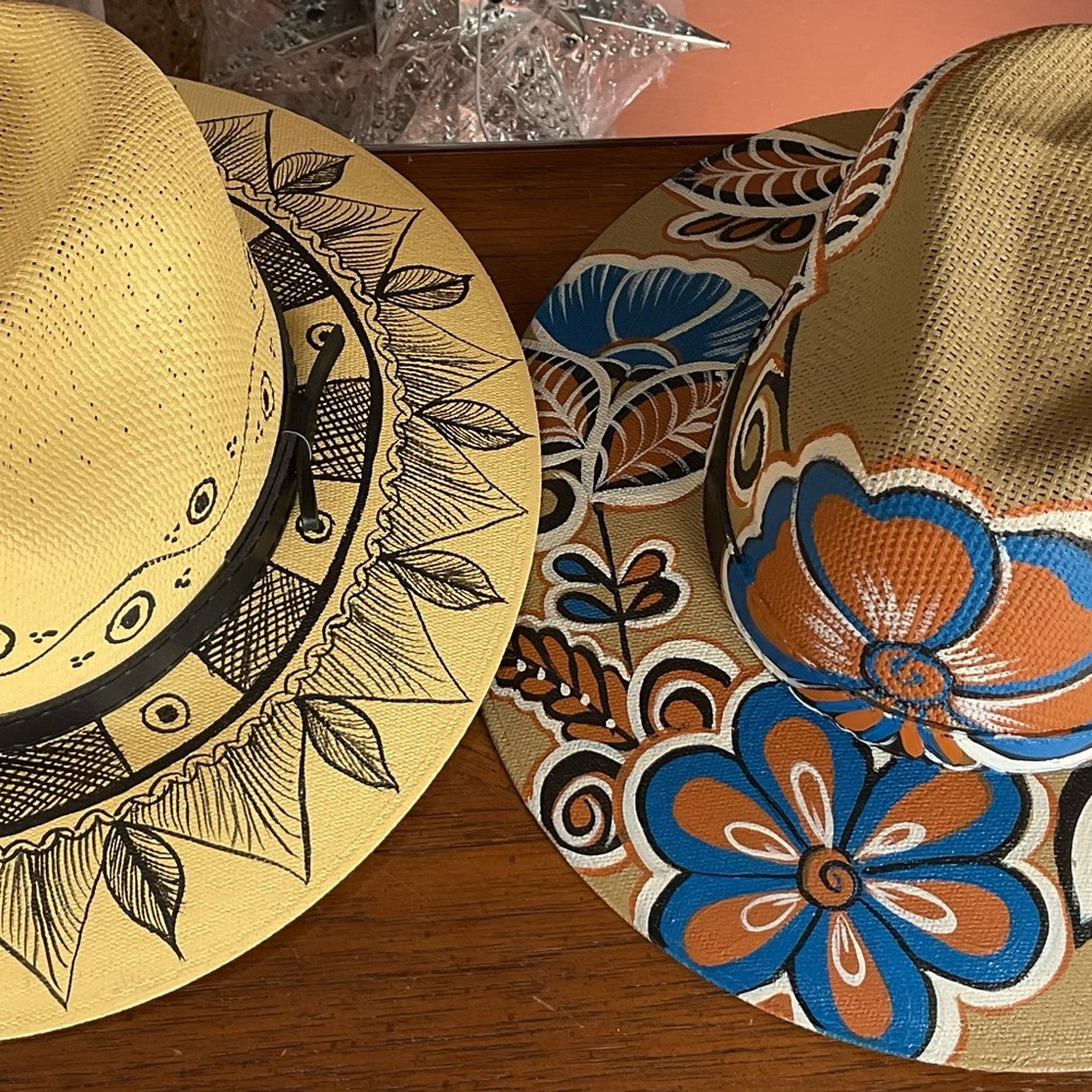 Hands painted hat - Picture 2 of 4